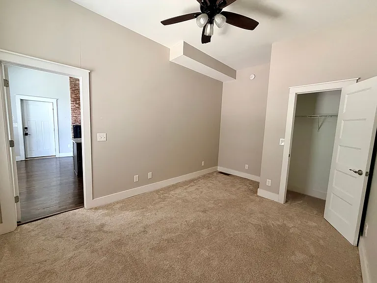 201 E 5th St #101 — Photo 12
