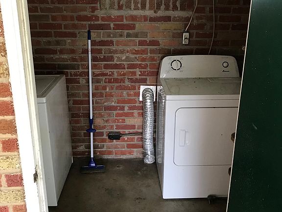 5th image of 3901 Marquette Dr
