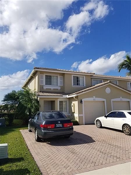 1st image of 5921 Royal Way
