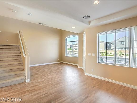3rd image of 1905 E Hammer Ln