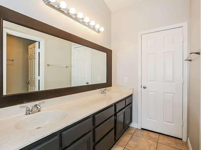 4565 Savin Cir — Photo 12