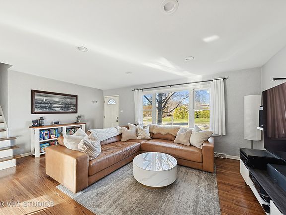 4th image of 2091 N Almond Ct