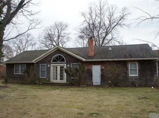 82 Union Ave, Center Moriches, NY 11934