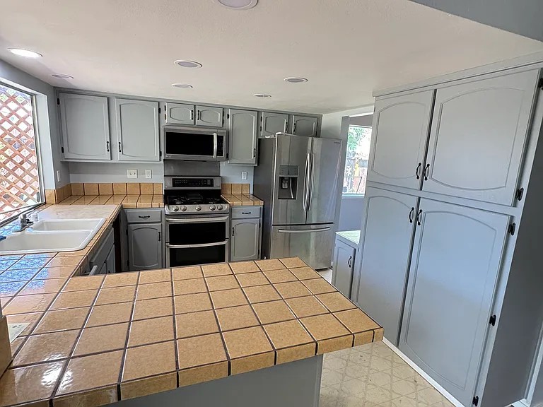 912 Gloucester Ct — Photo 3