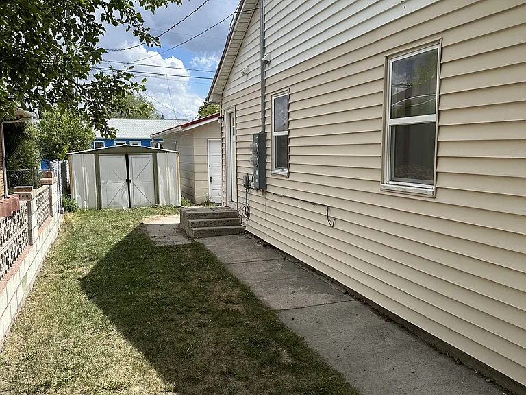 Closer shot of entrance of unit.