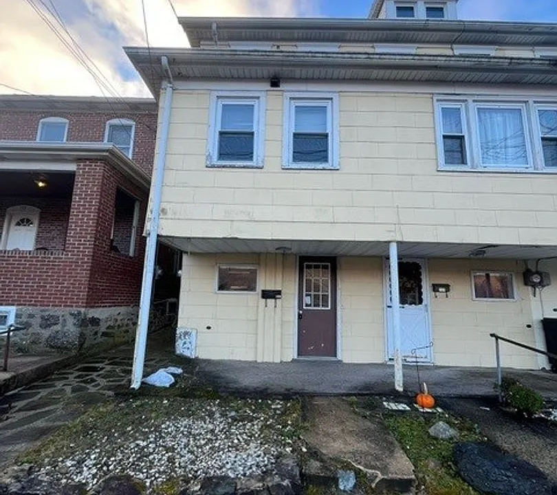 135 W Ridge St