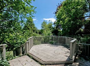 17 Bramble Dr, Toronto, ON M3B 2E9