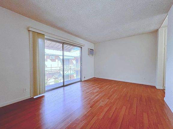 3rd image of 3002 Honolulu Ave APT 13