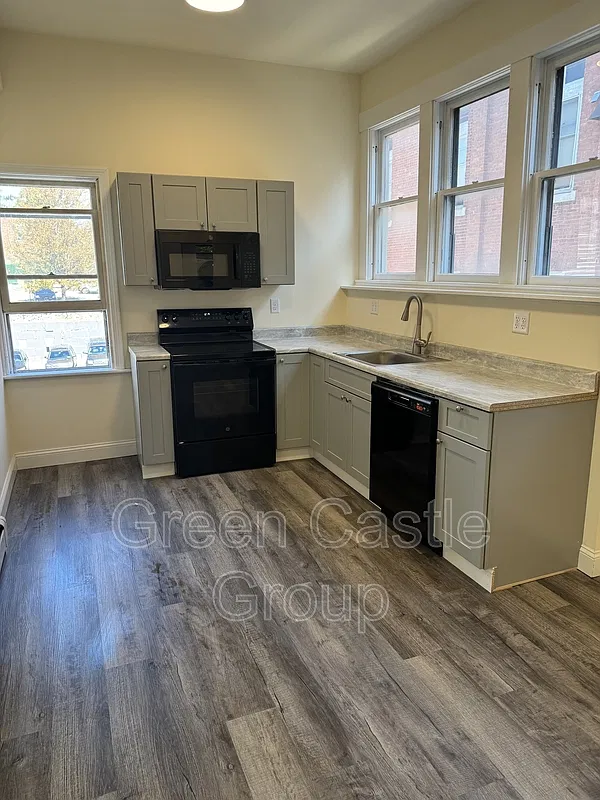 3 bed, 1.0 bath, $2,880 — Photo 2