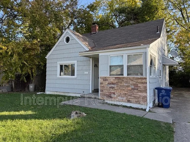 3 bed, 1.0 bath, 1608 sqft, $1,297 — Photo 3