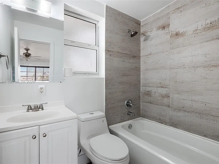 932 SW 6th St #5 — Photo 20