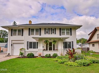 620 Reeves Dr, Grand Forks, ND 58201