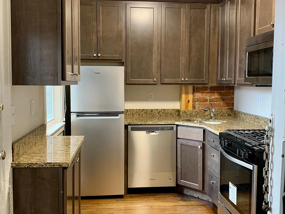 custom kitchen, stainless steel high efficiency appliances, new cabinets, granite counter tops,refinished hardwood floor