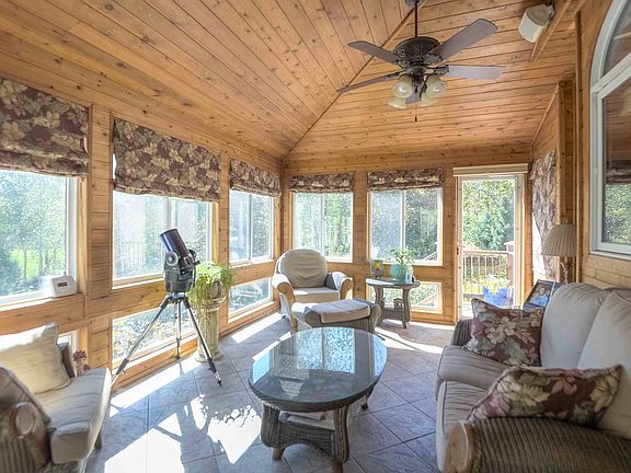 3 season room w/heated floor