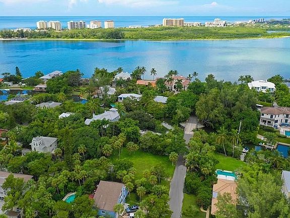 3rd image of 148 Siesta Dr