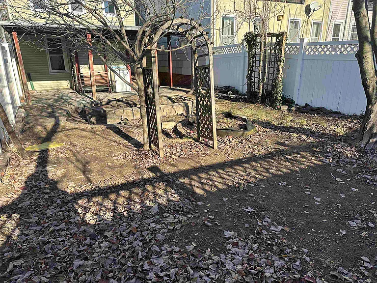 235 Griffith St #1 — Photo 11