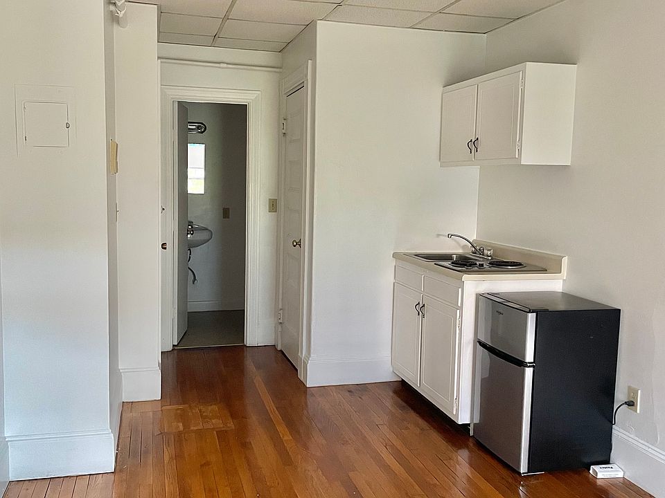 2nd image of 854 Beacon St APT 14