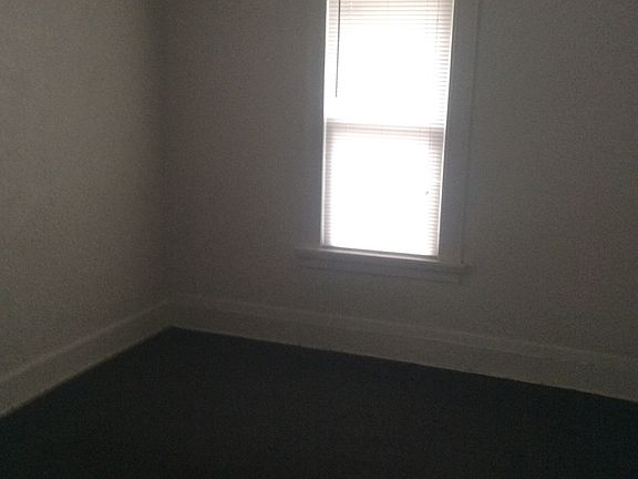 4th image of 1121 NE Rock Island Ave