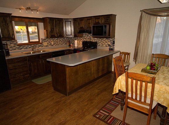 4th image of 40 Ironweed Dr