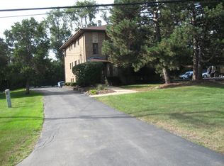 453 Burlington Ave APT 3, Clarendon Hills, IL 60514