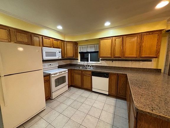 5th image of 317 Barcelona Ln