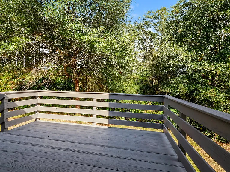 810 Windsor Dr — Photo 16