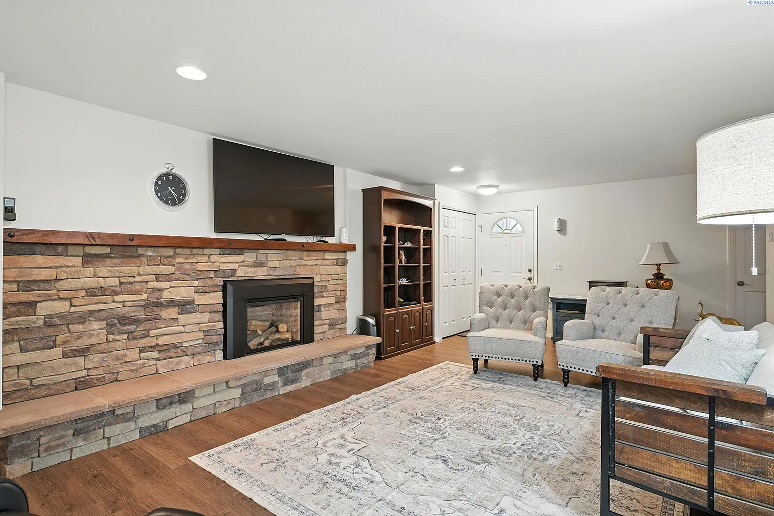 1307 Goethals Dr APT C photo 1