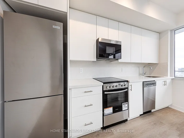 15 Ellerslie Ave #2009 — Photo 7