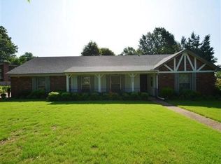 8328 Farmington Dr E, Southaven, MS 38671