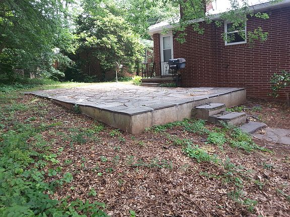 5th image of 839 Parkway Dr SE