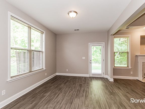 4th image of 5556 Park Side Cir
