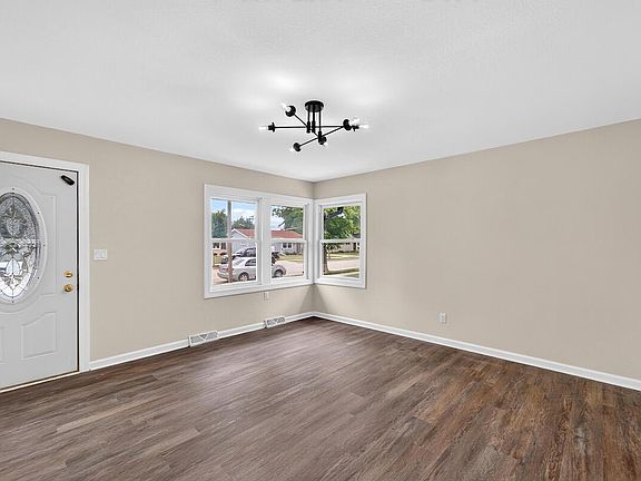 4th image of 2702 Loraine AVENUE