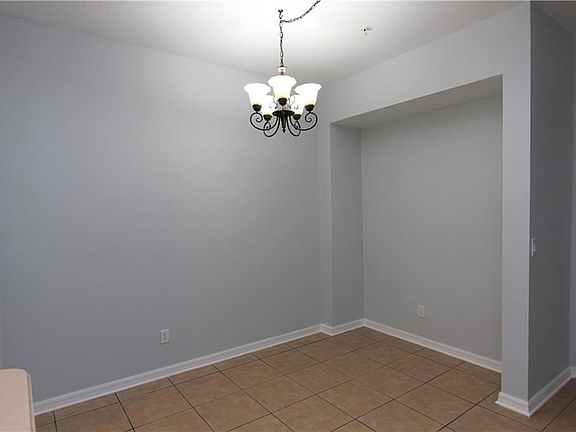 4th image of 1426 Grantham Dr