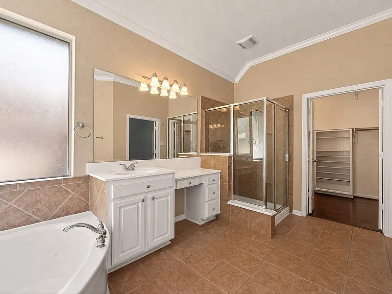 8110 Clearwater Xing — Photo 22