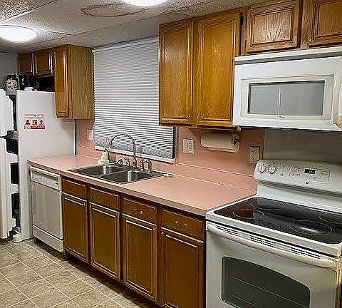 2nd image of 129 Lakeview Dr #657