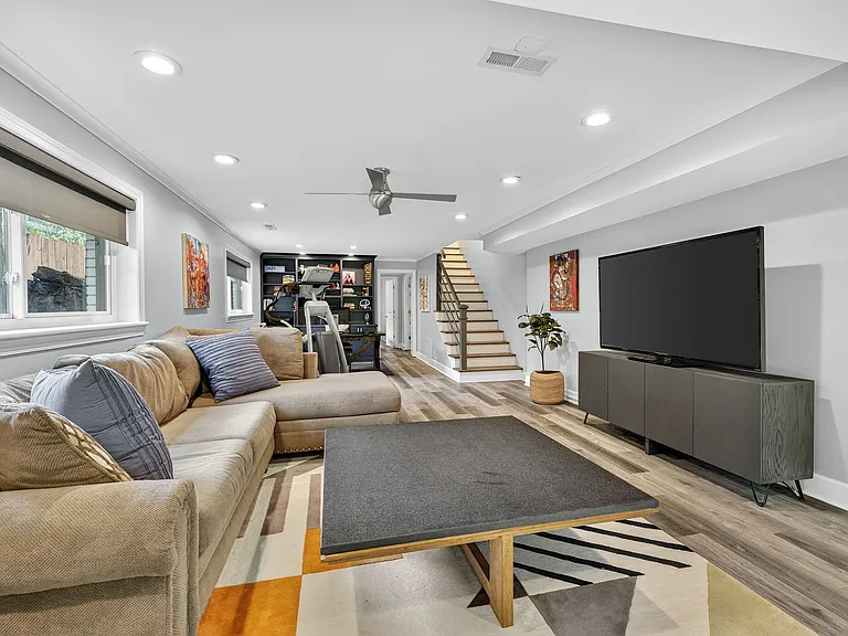 360 Elden Dr — Photo 19