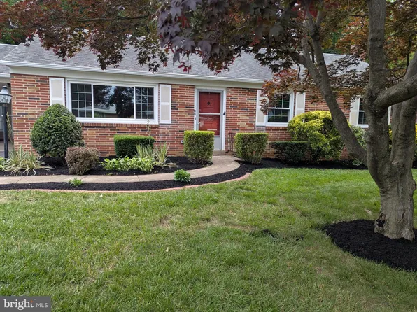 104 S George St, Mechanicsburg, PA 17055
