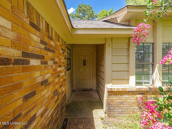 3rd image of 314 Pear Orchard Cir
