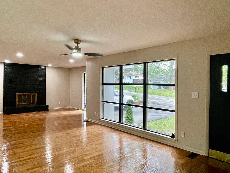 1217 Cranbrook Dr — Photo 3