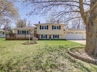 531 Scenic Dr, Clinton, IA 52732