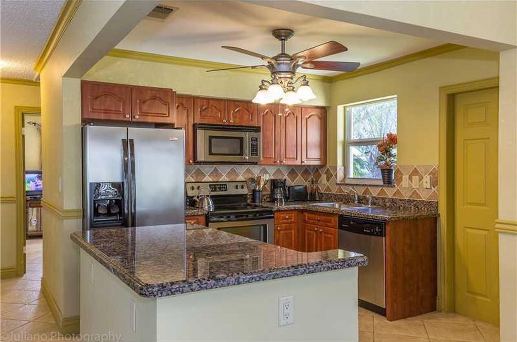 160 SE 12th St, photo 8