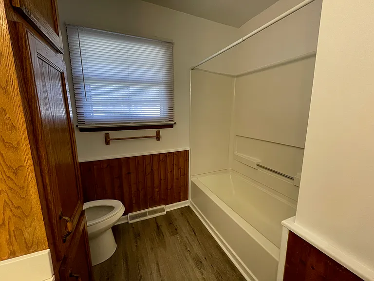 2716 E Linwood St — Photo 12