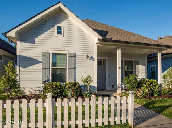 503 Dunbar Ct, Bay Saint Louis, MS 39520
