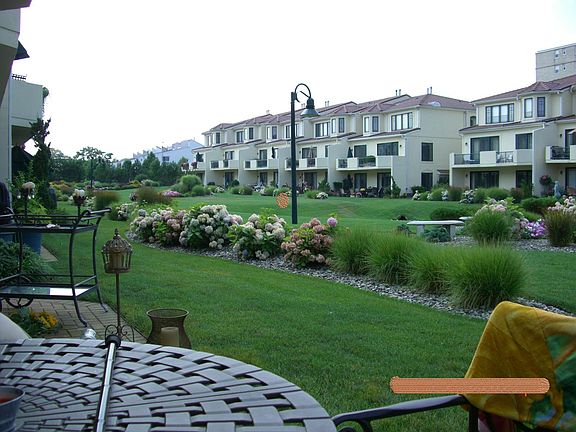 30 Ft Patio Deck Next to Pool/Beach Access