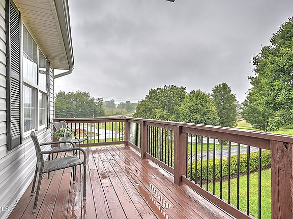 2nd image of 1002 Mountain Breeze Ln