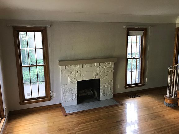 3rd image of 624 Oliver Ave S