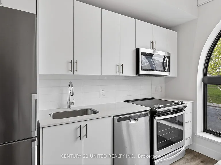 475 George St N #201 — Photo 4