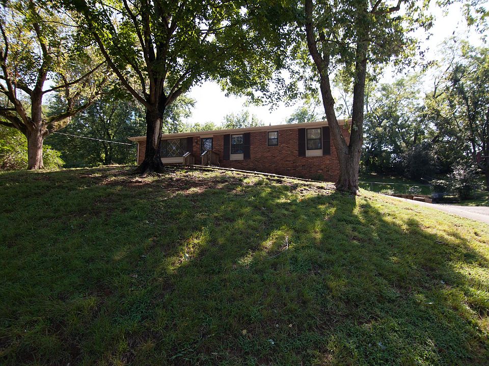 1st image of 140 Lakeside Park Dr