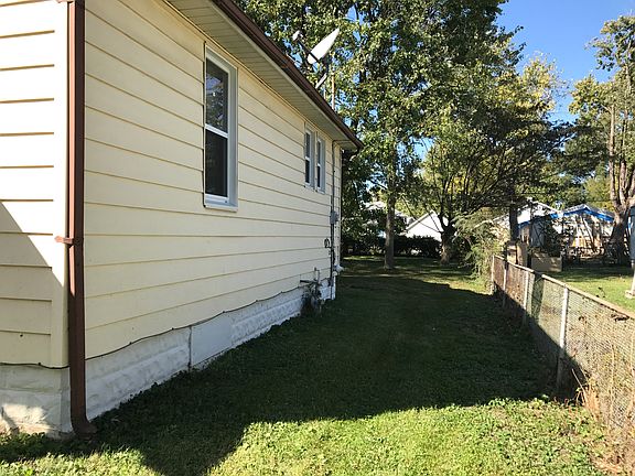 Right side view of house