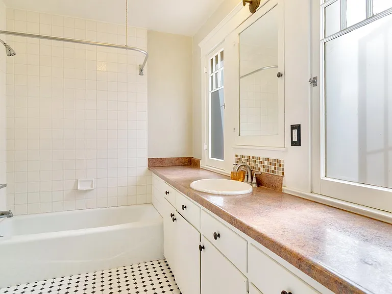 606 Cypress Cir — Photo 10